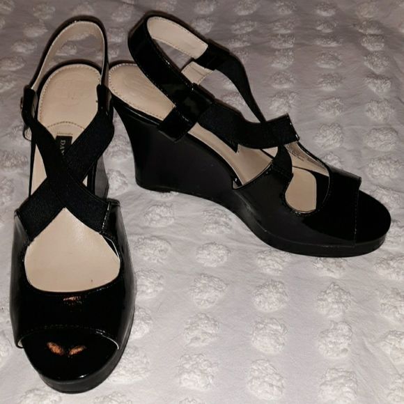 Dana Buchman Jaden Black‎ Patent Pleather Wedges 8½ - Picture 1 of 8